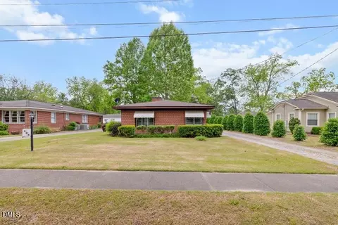 605 N Baker St, Four Oaks, NC 27524
