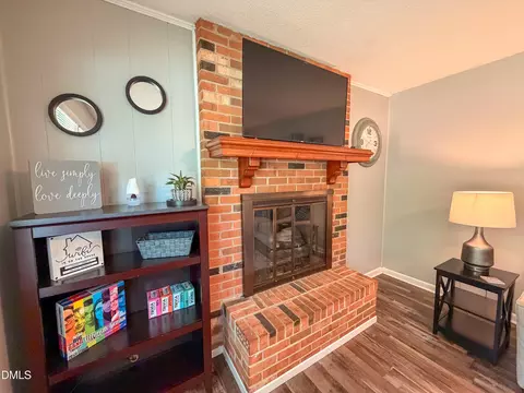Living - 112 Tulane St, Dudley, NC 28333 photo 2 of 3
