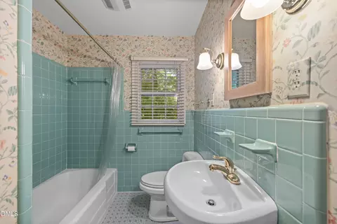 Bath - 2802 Devon Rd, Durham, NC 27707 photo 2 of 5