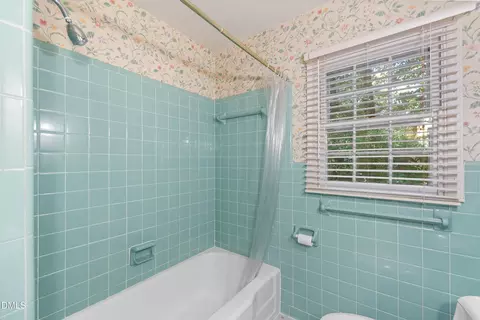 Bath - 2802 Devon Rd, Durham, NC 27707 photo 4 of 5