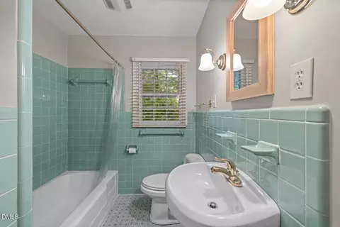 Bath - 2802 Devon Rd, Durham, NC 27707 photo 2 of 3