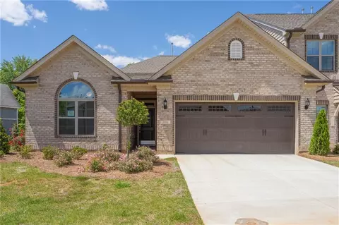 1063 Beechcraft Dr, Mebane, NC 27302