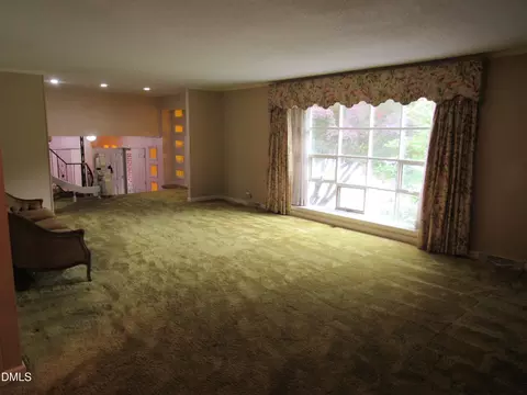 Living - 12 Cedar Dr, Smithfield, NC 27577 photo 2 of 9