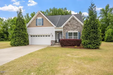 84 Dot Ct, Fuquay Varina, NC 27526