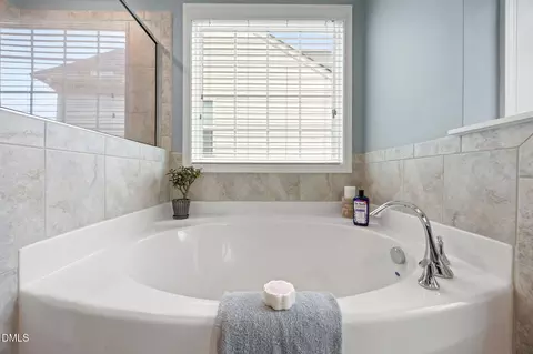 Bath - 1033 Mclamb Dr, Durham, NC 27703 photo 4 of 5