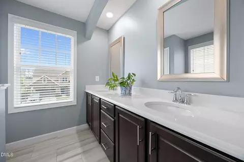 Bath - 1033 Mclamb Dr, Durham, NC 27703 photo 3 of 5