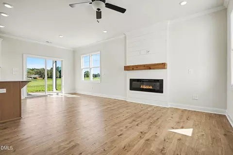 Living - 66 Evelene Way, Clinton, NC 28328 photo 1 of 2