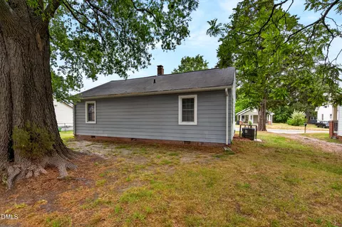 Exterior - 994 Maple St, Henderson, NC 27536 photo 2 of 3