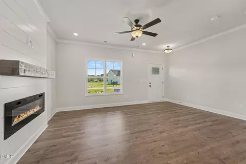 Living - 79 Evelene Way, Clinton, NC 28328 photo 1 of 3