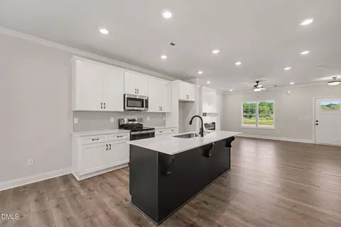 Kitchen - 79 Evelene Way, Clinton, NC 28328 photo 2 of 4