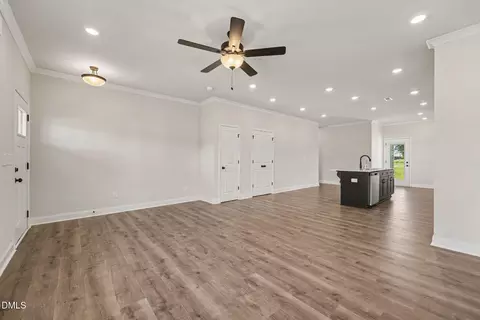 Living - 79 Evelene Way, Clinton, NC 28328 photo 2 of 3