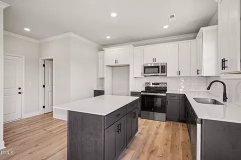 Kitchen - 20 Evelene Way, Clinton, NC 28328 photo 2 of 2