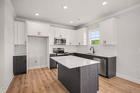 Kitchen - 20 Evelene Way, Clinton, NC 28328 photo 1 of 2
