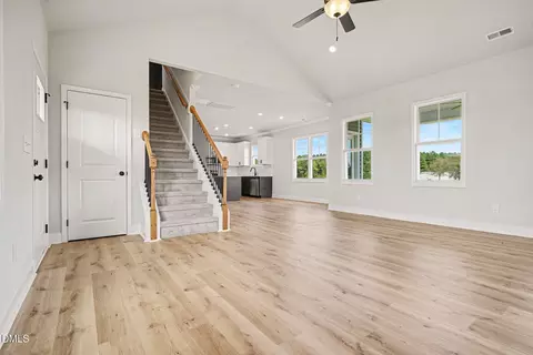 Living - 20 Evelene Way, Clinton, NC 28328 photo 2 of 4