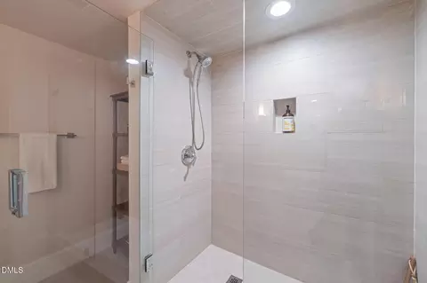 Bath - 1401 Old Trinity Cir, Raleigh, NC 27607 photo 9 of 10