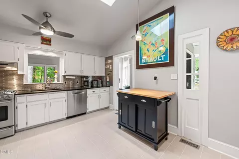 Kitchen - 1401 Old Trinity Cir, Raleigh, NC 27607 photo 4 of 6