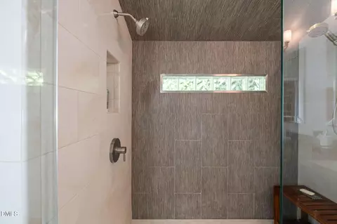 Bath - 1401 Old Trinity Cir, Raleigh, NC 27607 photo 3 of 10