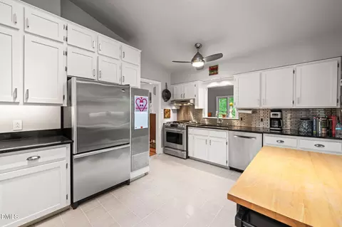 Kitchen - 1401 Old Trinity Cir, Raleigh, NC 27607 photo 5 of 6
