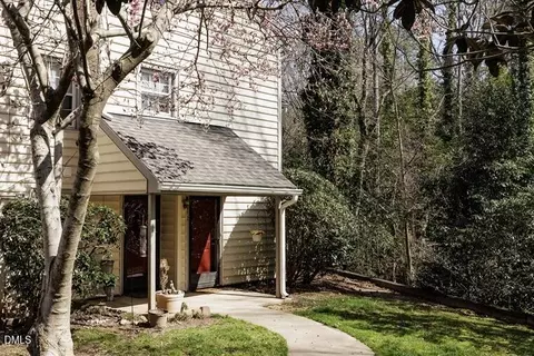 412 Oak Hollow Ct, Raleigh, NC 27613