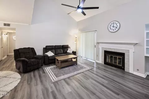 412 Oak Hollow Ct, Raleigh, NC 27613