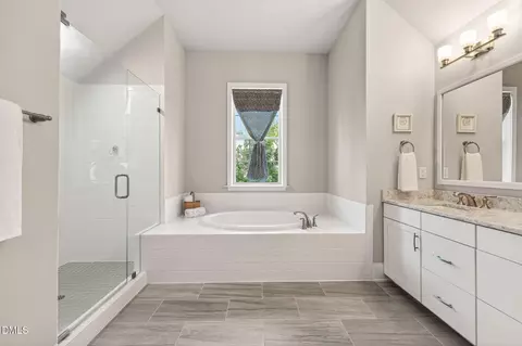 Bath - 1517 Sandybrook Ln, Wake Forest, NC 27587 photo 2 of 5