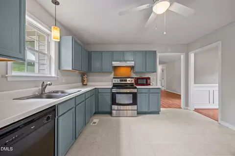 Kitchen - 64 Marie Ct, Willow Spring, NC 27592 photo 3 of 6