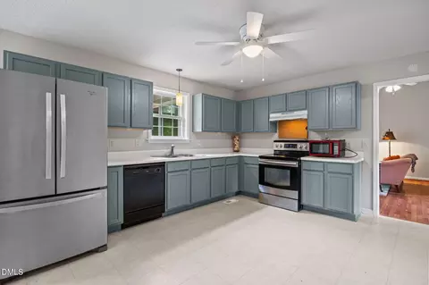 Kitchen - 64 Marie Ct, Willow Spring, NC 27592 photo 5 of 6
