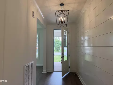 324 Powhatan Dr, Fuquay Varina, NC 27526
