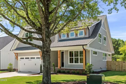 324 Powhatan Dr, Fuquay Varina, NC 27526