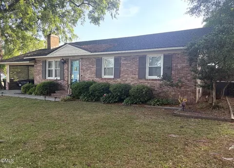 101 National St, Roseboro, NC 28382