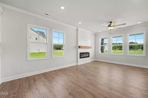 Living - 99 Evelene Way, Clinton, NC 28328 photo 3 of 3