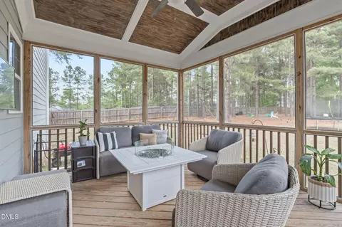 101 Jewell Farm Ln, Holly Springs, NC 27540