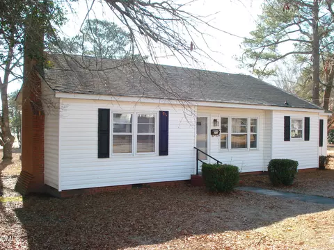 202 N Wayne Ave, Dunn, NC 28334