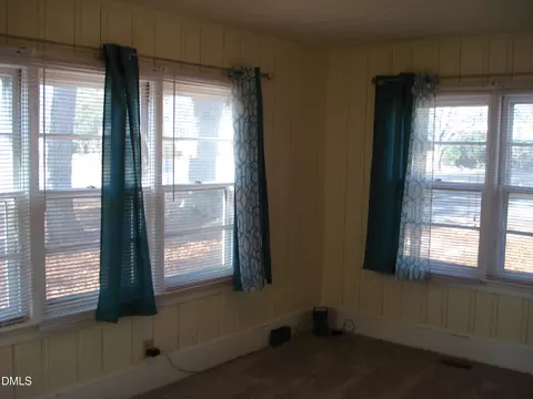 Living - 202 N Wayne Ave, Dunn, NC 28334 photo 4 of 4