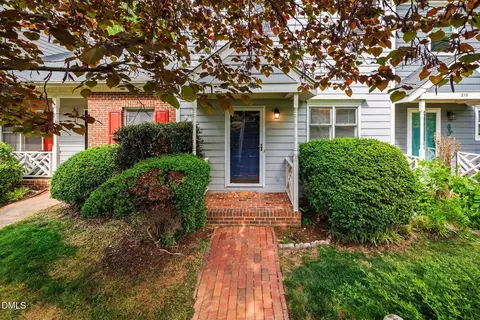 212 Cross Keys Ct, Cary, NC 27511