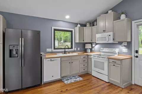 Kitchen - 237 Willifords Point Dr, Roxboro, NC 27574 photo 3 of 4
