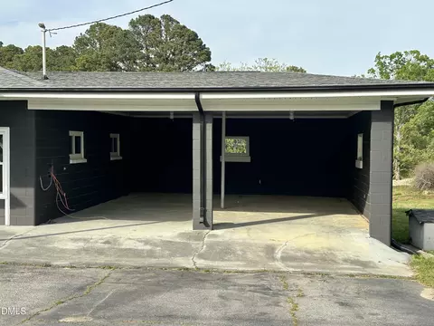 7121 Rock Service Station Rd, Raleigh, NC 27603