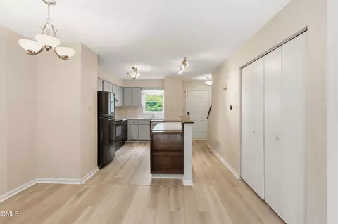 107 Weatherstone Dr #A, Chapel Hill, NC 27514