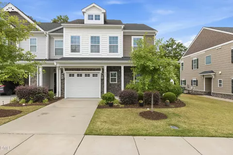 545 Barneswyck Dr, Fuquay Varina, NC 27526