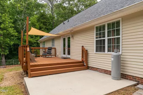 Exterior - 20 Foxhound Ct, Benson, NC 27504 photo 9 of 11