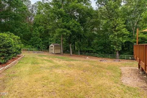 Exterior - 20 Foxhound Ct, Benson, NC 27504 photo 5 of 11