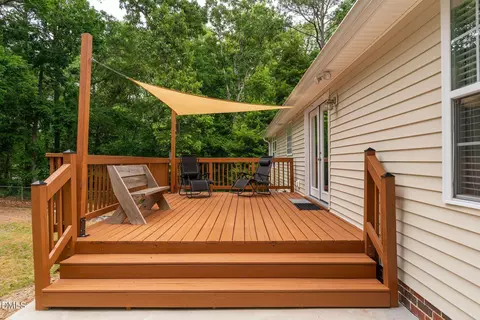 Exterior - 20 Foxhound Ct, Benson, NC 27504 photo 2 of 11