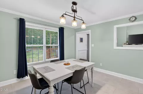 Dining - 20 Foxhound Ct, Benson, NC 27504 photo 4 of 4