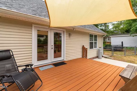 Exterior - 20 Foxhound Ct, Benson, NC 27504 photo 10 of 11