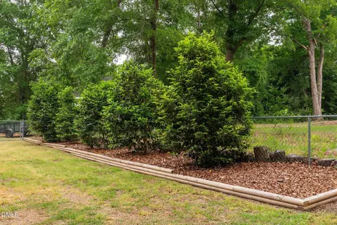 Exterior - 20 Foxhound Ct, Benson, NC 27504 photo 6 of 11