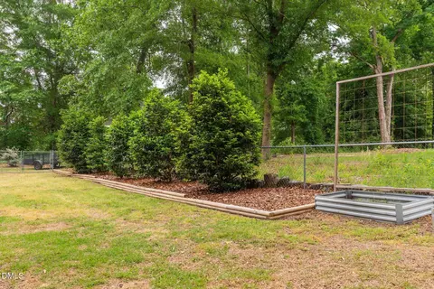 Exterior - 20 Foxhound Ct, Benson, NC 27504 photo 8 of 11