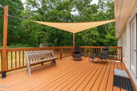 Exterior - 20 Foxhound Ct, Benson, NC 27504 photo 3 of 11
