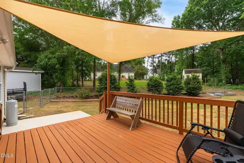 Exterior - 20 Foxhound Ct, Benson, NC 27504 photo 4 of 11