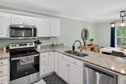 Kitchen - 20 Foxhound Ct, Benson, NC 27504 photo 3 of 3