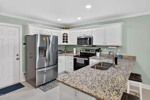 Kitchen - 20 Foxhound Ct, Benson, NC 27504 photo 2 of 3
